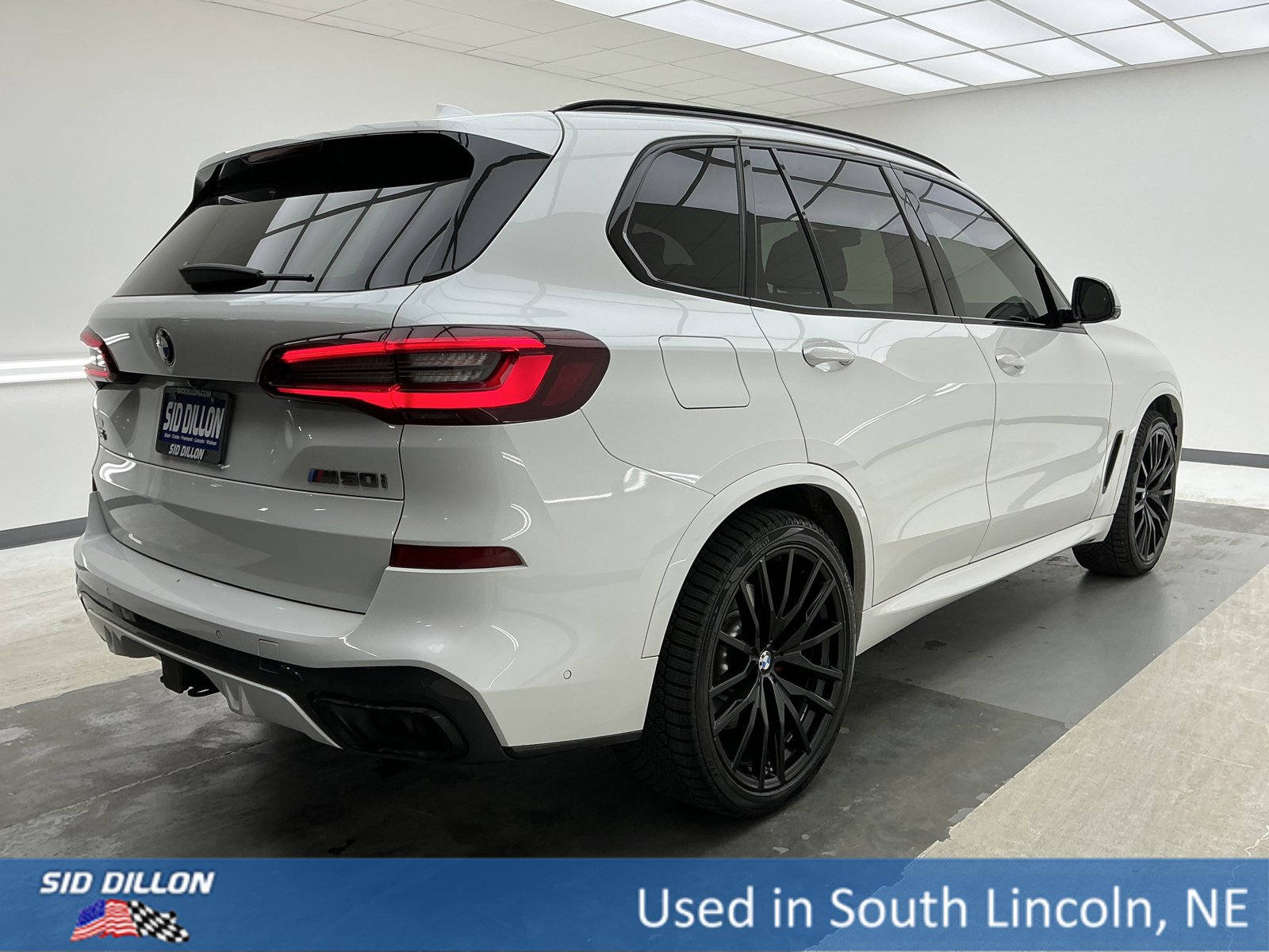 Used 2021 BMW X5 M50i w/ Executive Package image 4
