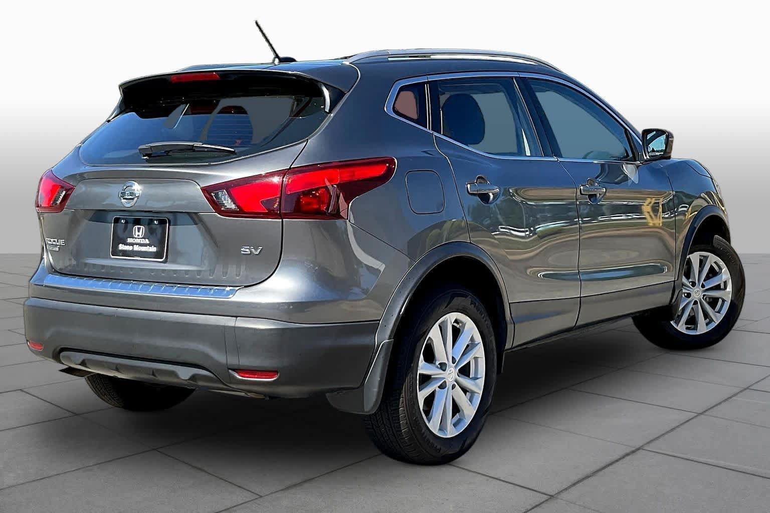 Used 2018 Nissan Rogue Sport SV w/ SV Technology Package FWD image 13