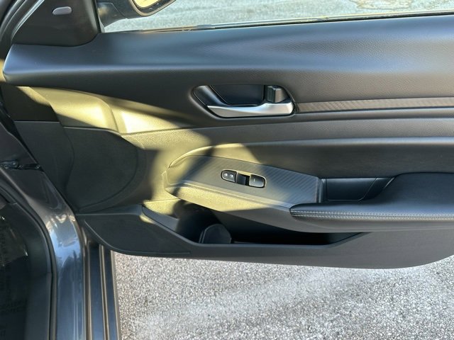 Used 2024 Nissan Altima 2.5 SV image 11
