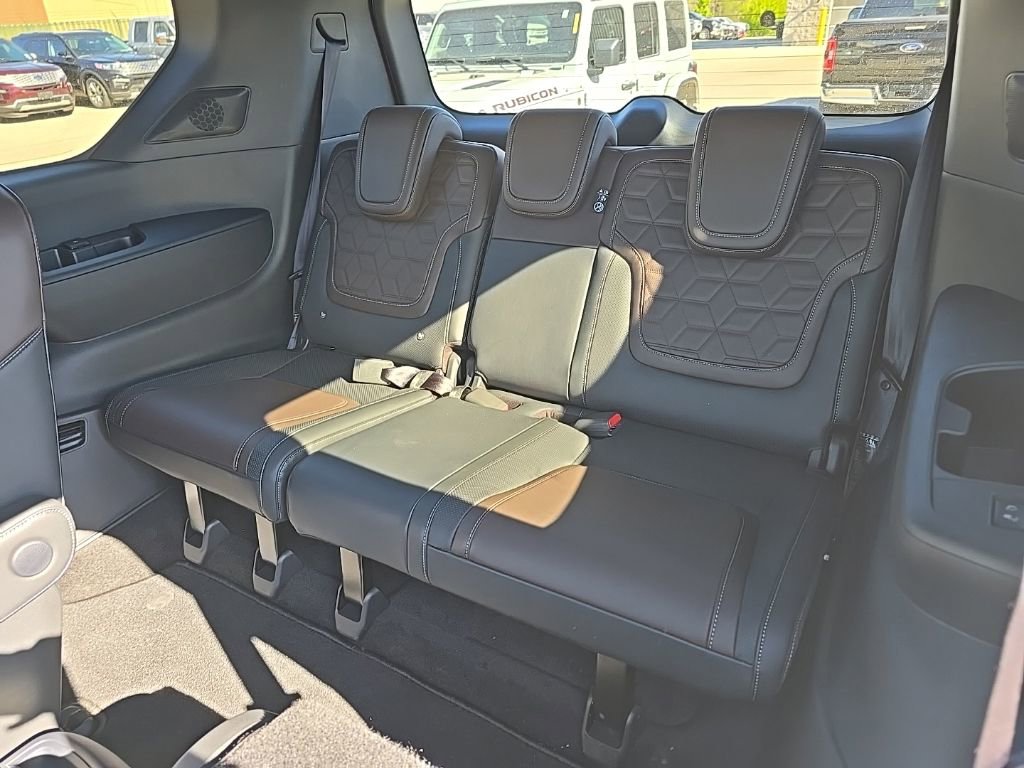 Used 2025 Nissan Armada Platinum Reserve AWD/4WD image 24