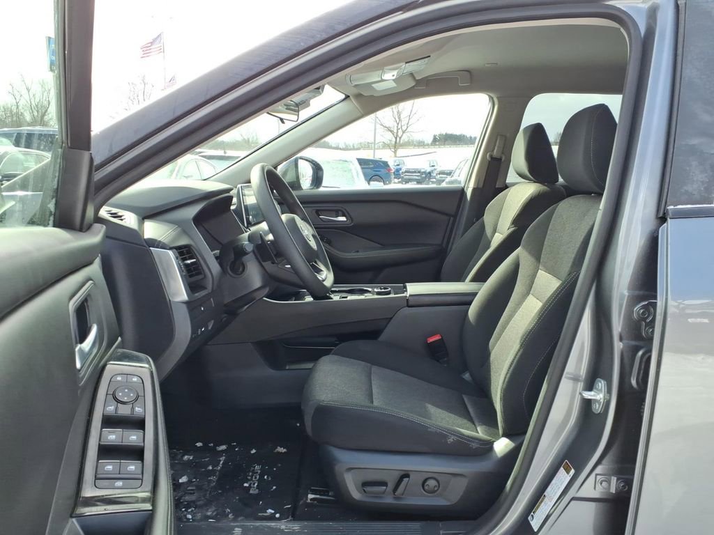 Used 2024 Nissan Rogue SV image 20