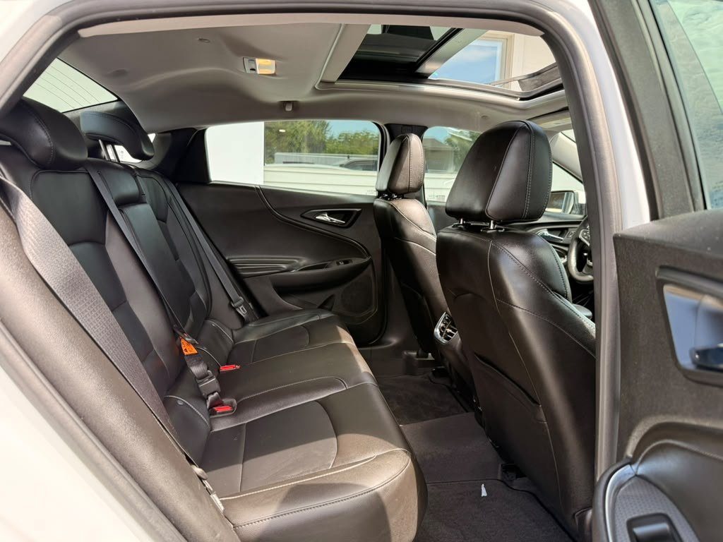 Used 2018 Chevrolet Malibu LT w/ Leather Package FWD image 22