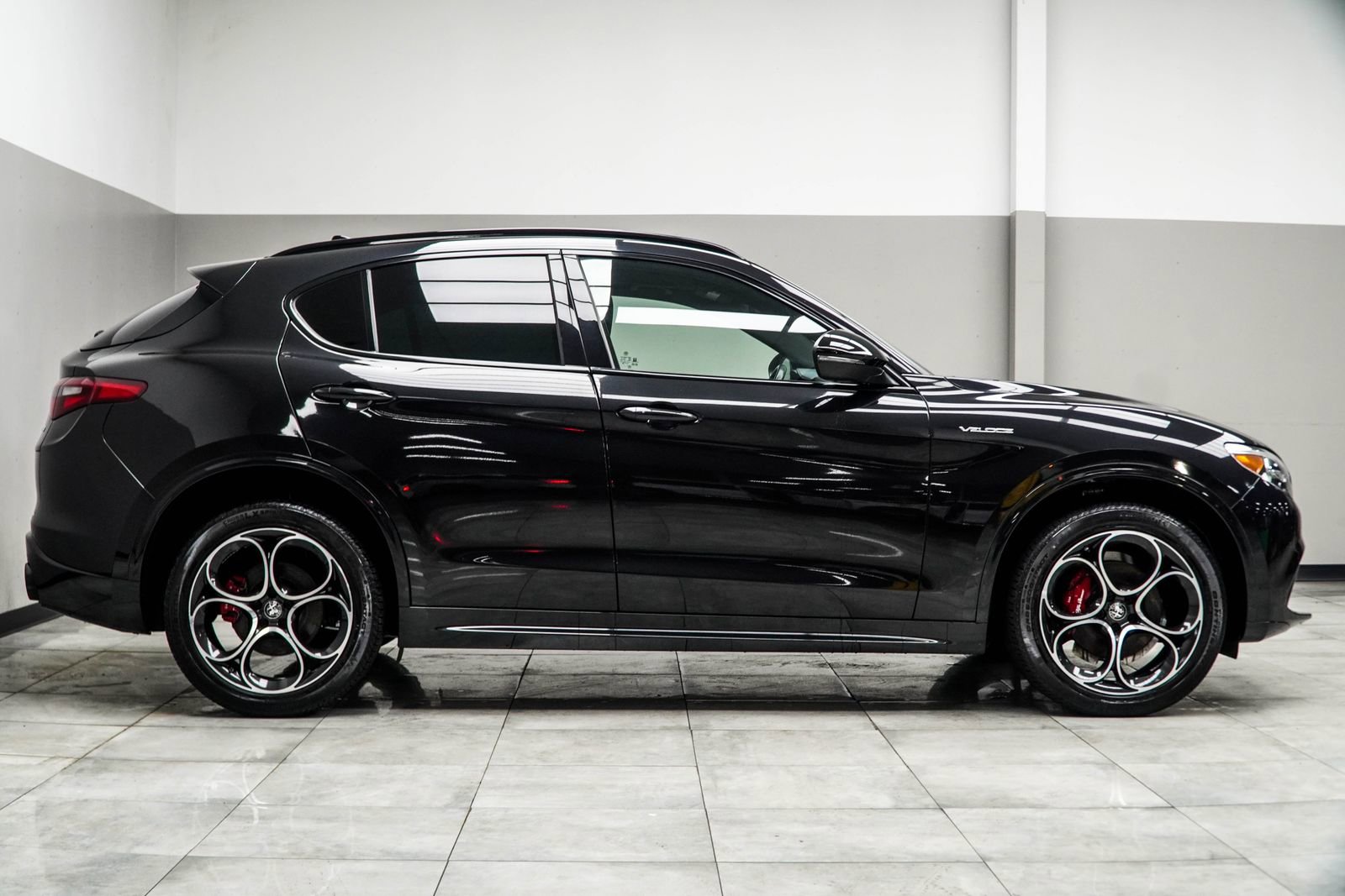 Used 2023 Alfa Romeo Stelvio Veloce image 7