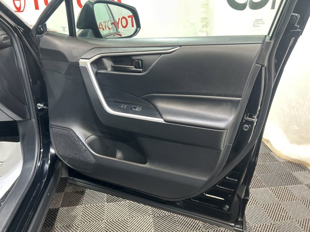 Used 2024 Toyota RAV4 LE AWD/4WD image 9