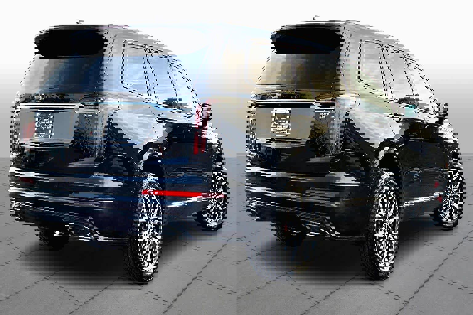 Used 2024 Cadillac XT6 Sport w/ Platinum Package image 13