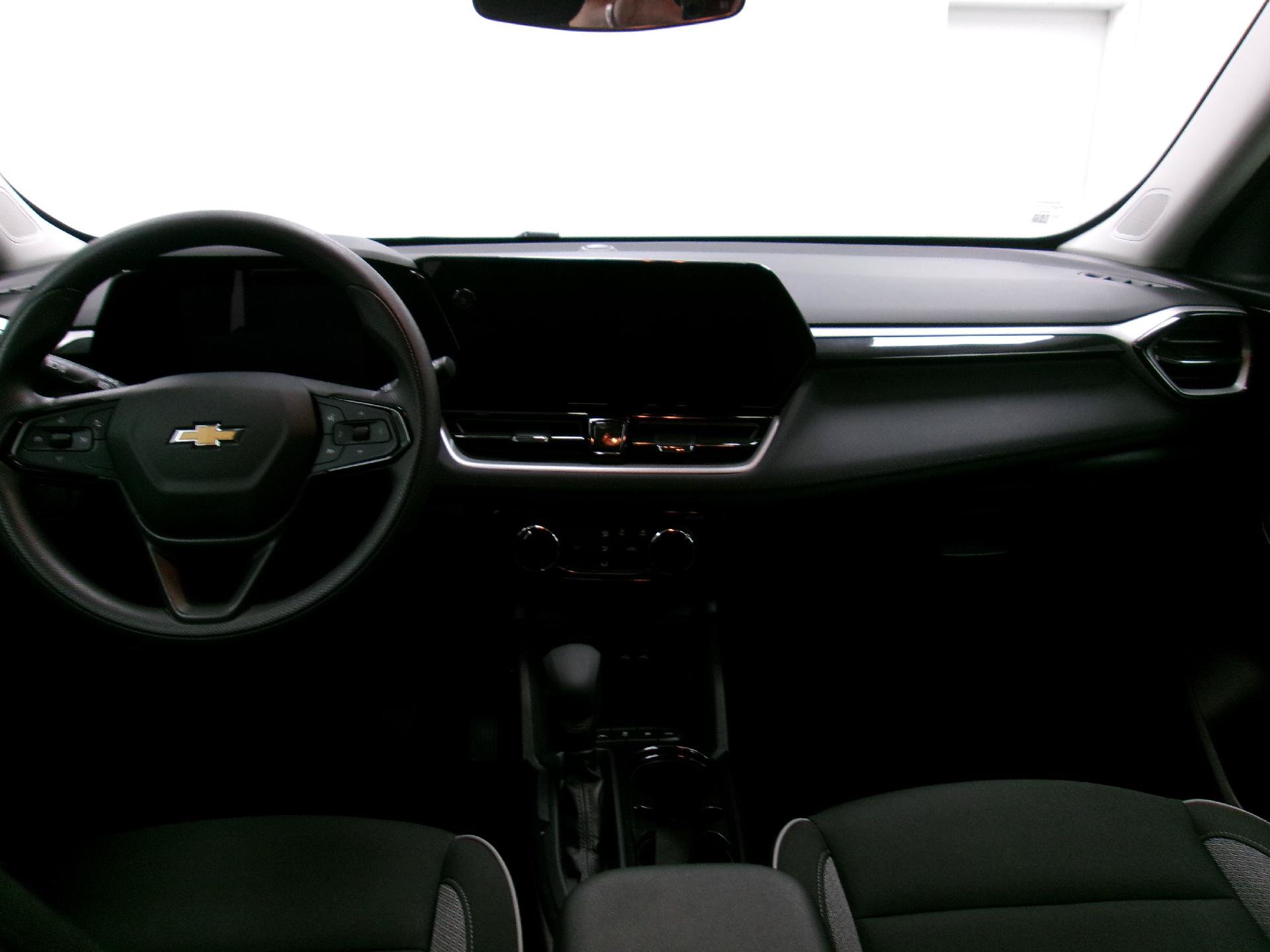 Used 2025 Chevrolet TrailBlazer LT AWD/4WD image 9