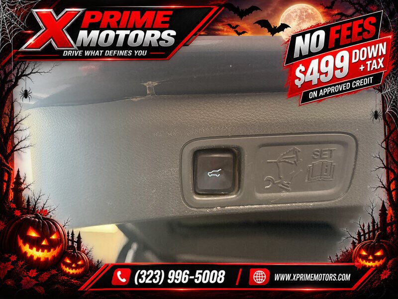 Used 2019 Ford Expedition XLT w/ Equipment Group 202A AWD/4WD image 16