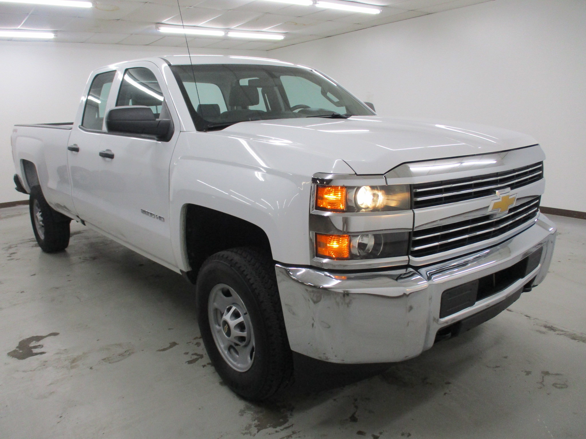 Used 2017 Chevrolet Silverado 2500 W/T image 1