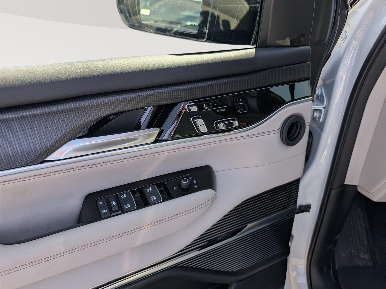 New 2026 Jeep Grand Wagoneer Summit AWD/4WD image 17