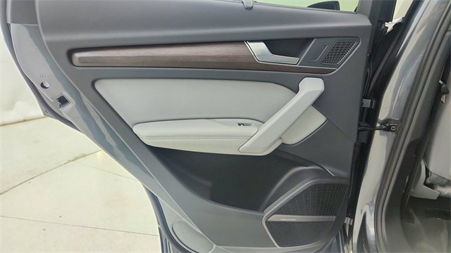 Used 2024 Audi Q5 2.0T Premium Plus w/ Premium Plus Package image 32