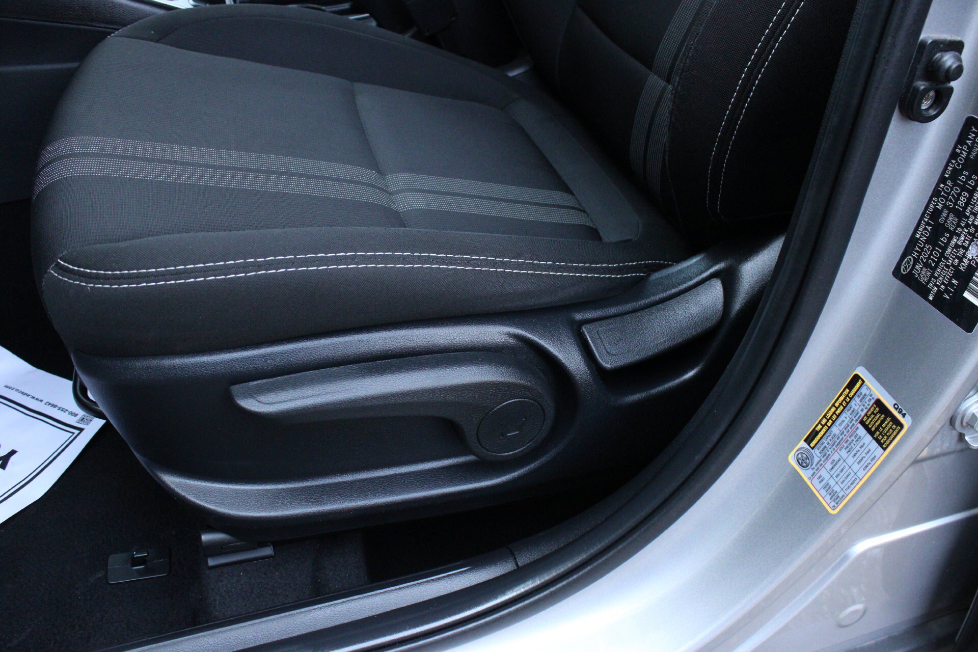 Used 2025 Hyundai Venue SEL FWD image 12