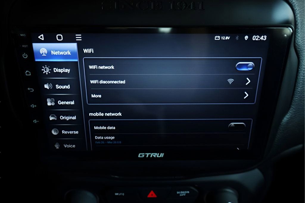 Used 2018 Jeep Renegade Latitude FWD image 25