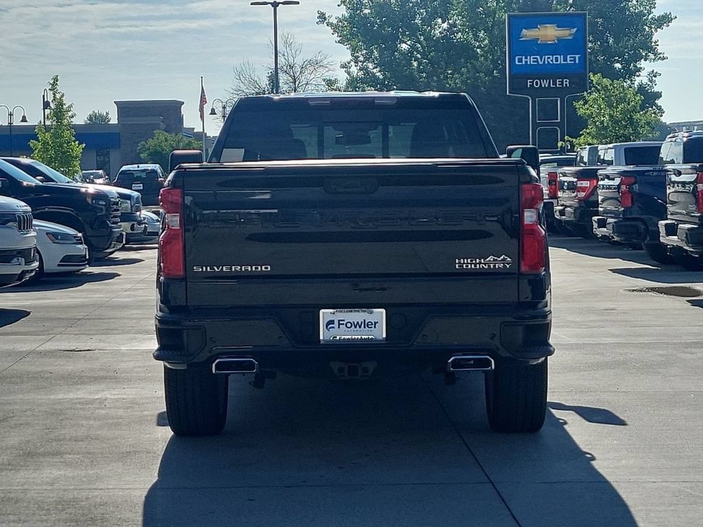 Used 2025 Chevrolet Silverado 1500 High Country w/ High Country Premium Package AWD/4WD image 7
