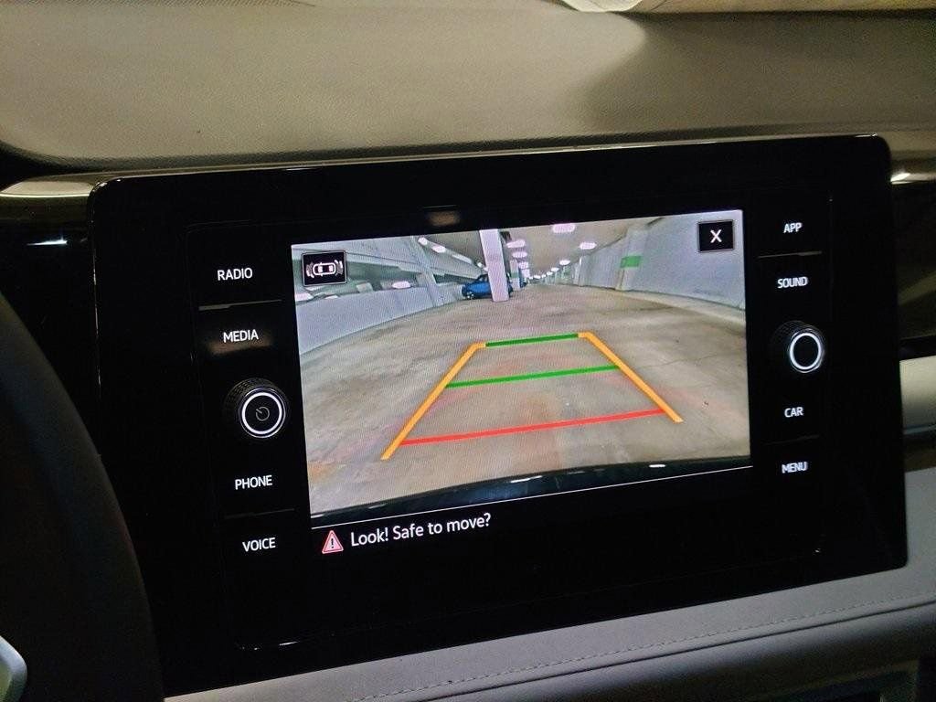 New 2025 Volkswagen Taos SE image 18