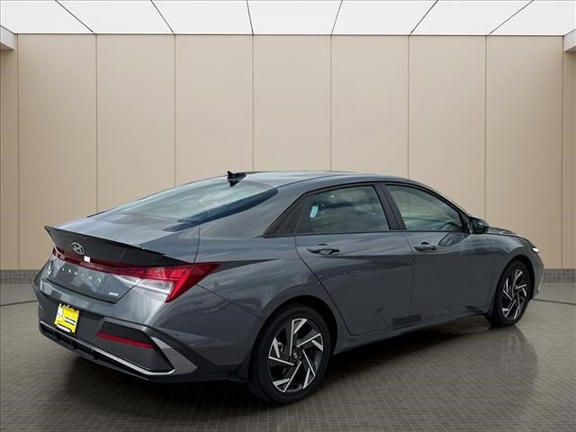 Certified 2025 Hyundai Elantra SEL FWD image 3
