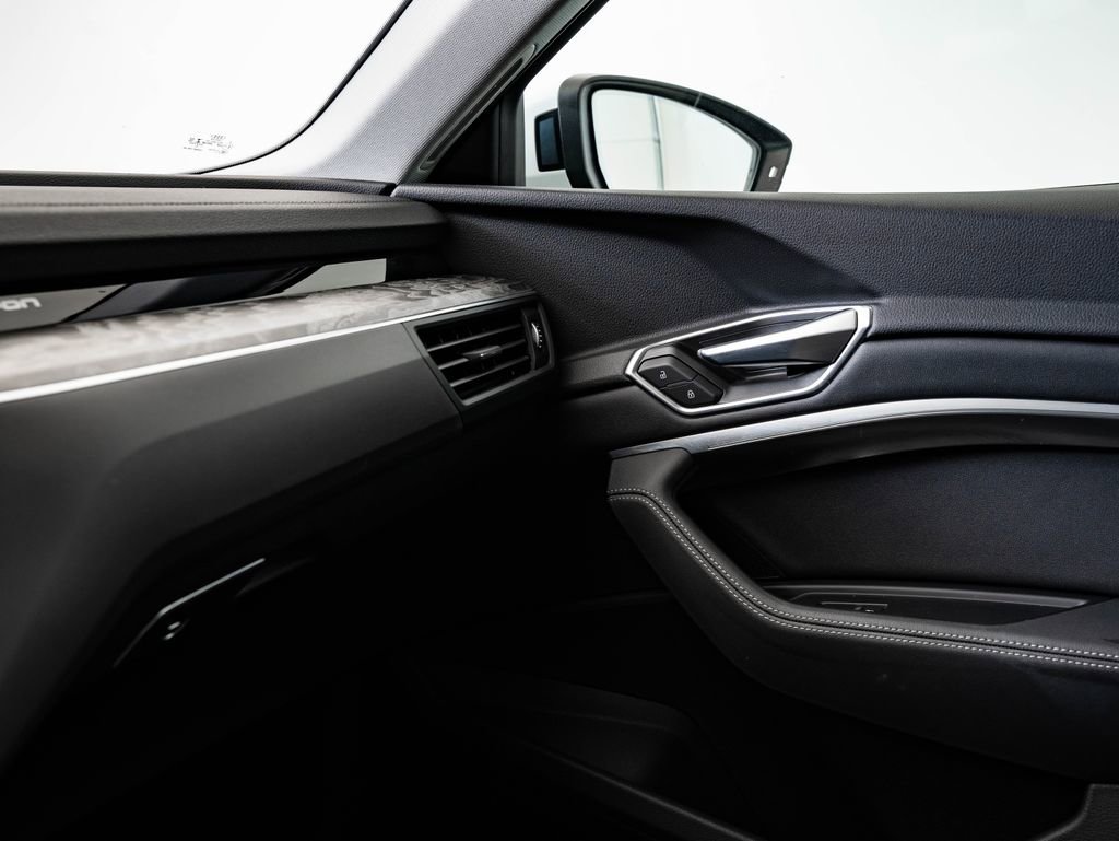 Used 2021 Audi e-tron Premium w/ Convenience Plus Package AWD/4WD image 39