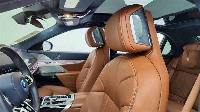 Used 2023 BMW i7 xDrive60 image 34