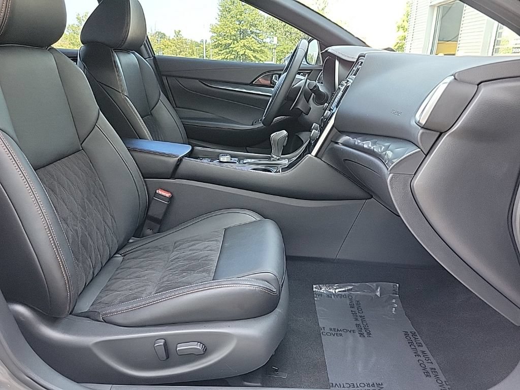 Used 2023 Nissan Maxima SR w/ Sport Mat Group FWD image 18