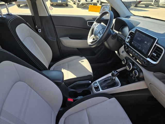 Used 2025 Hyundai Venue SEL FWD image 11