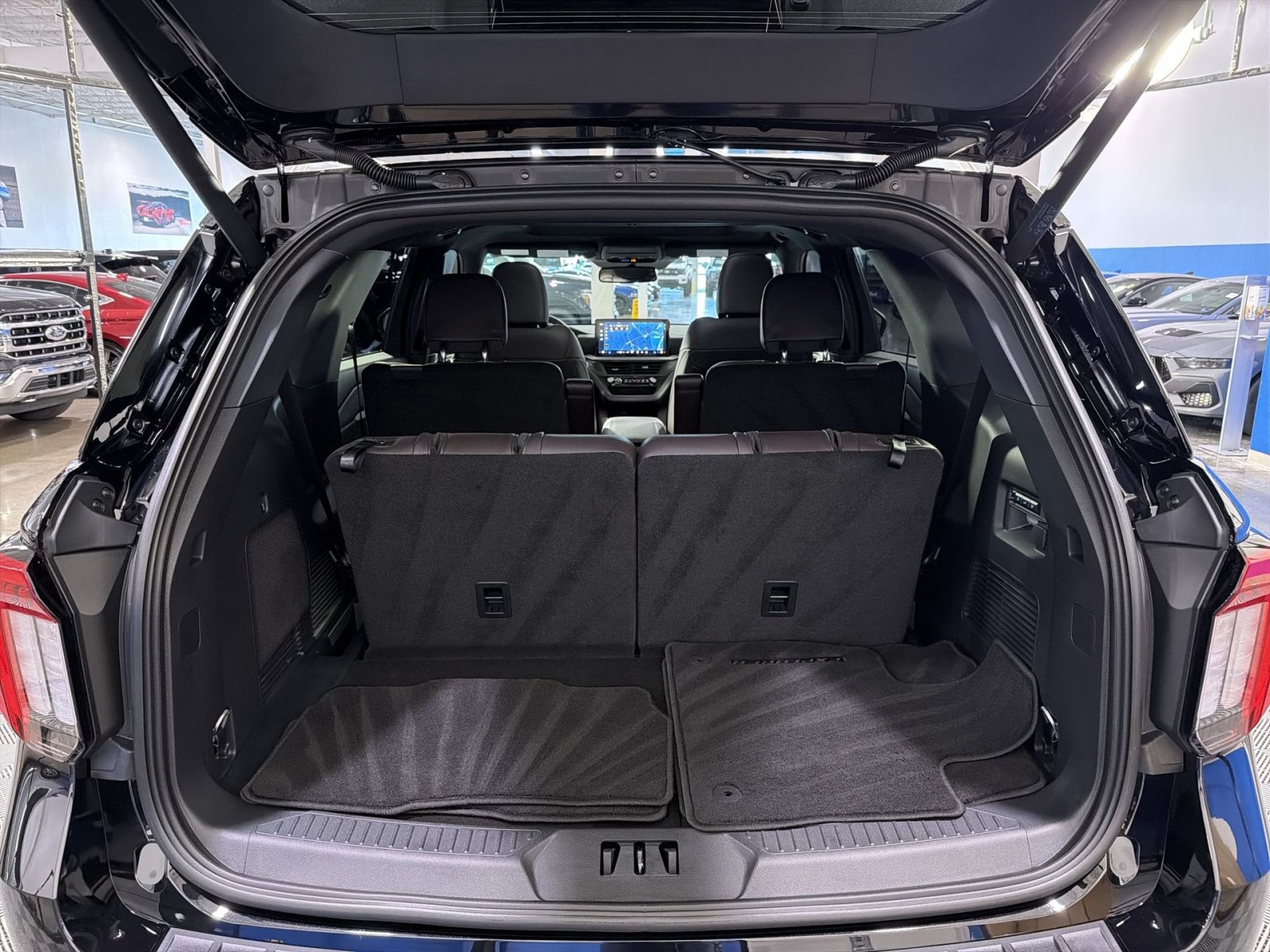 New 2026 Ford Explorer Platinum w/ LUX Leather Package AWD/4WD image 32