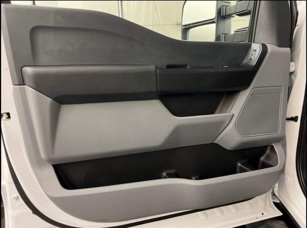 New 2025 Ford F550 4x4 Regular Cab Super Duty image 28