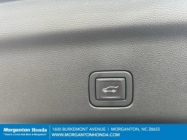 Used 2025 Chevrolet Suburban Z71 w/ Comfort Package image 40