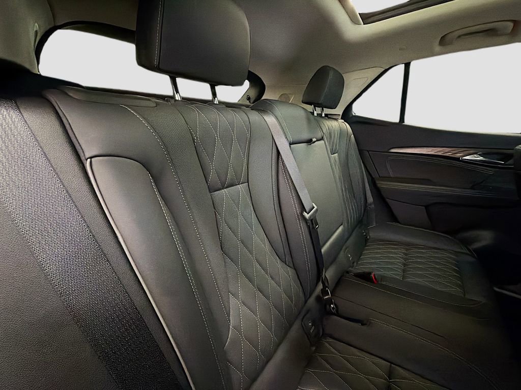 Used 2023 Buick Envision Avenir image 30