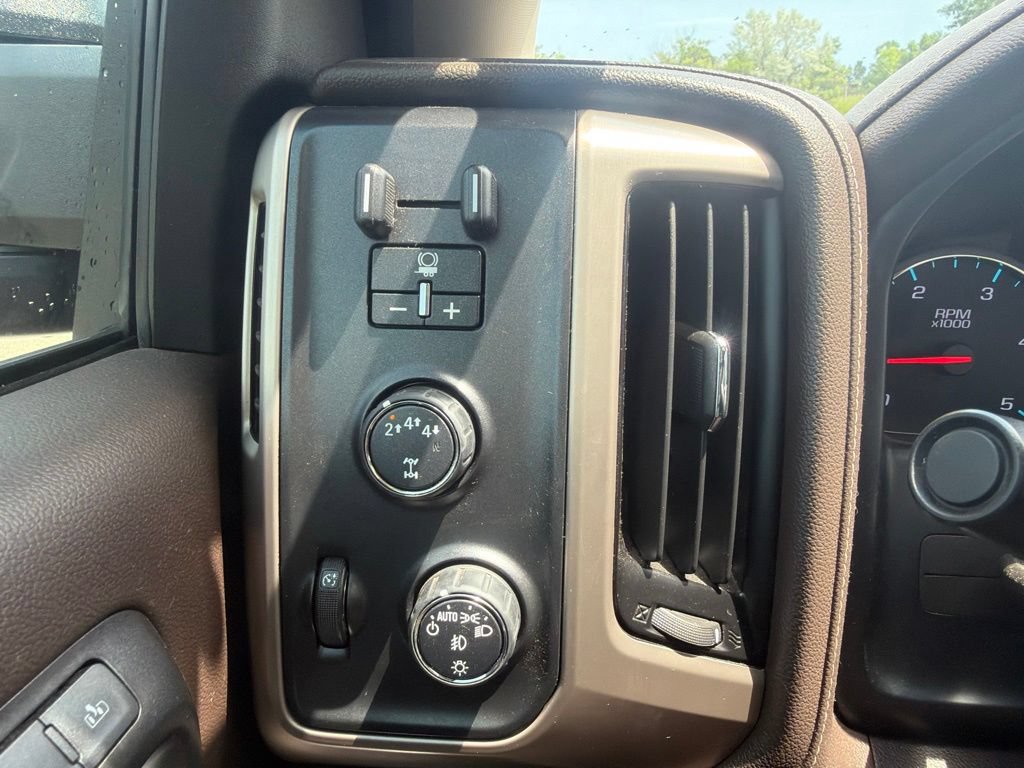 Used 2019 GMC Sierra 2500 Denali w/ Duramax Plus Package AWD/4WD image 15