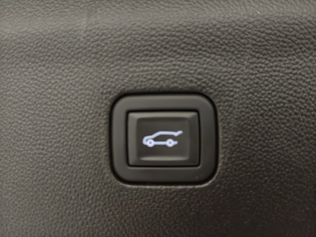 Used 2024 Buick Enclave Avenir w/ Avenir Technology Package image 26