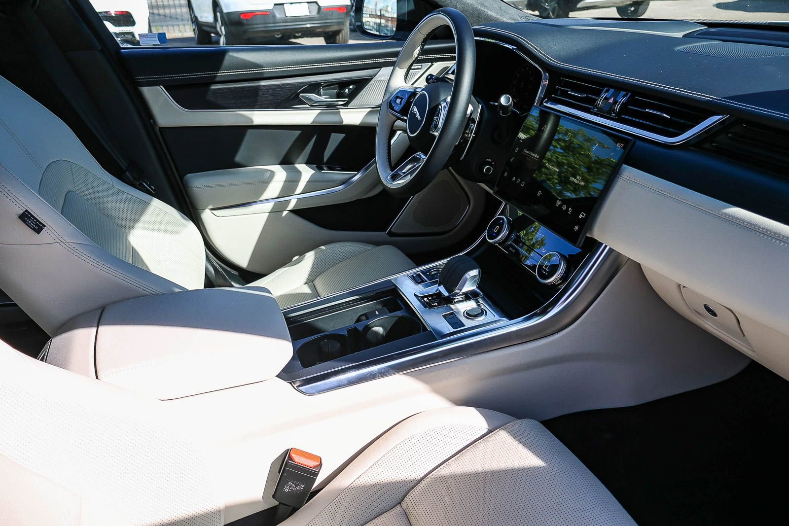 Used 2024 Jaguar XF R-Dynamic SE image 17