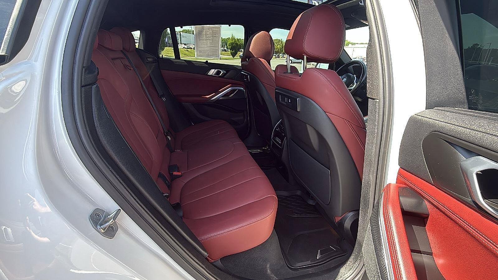 Used 2022 BMW X6 xDrive40i w/ Executive Package AWD/4WD image 19