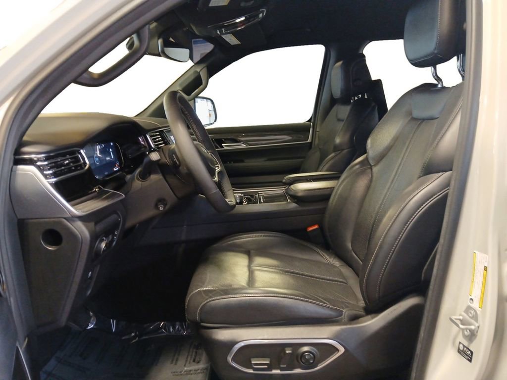 Used 2022 Jeep Wagoneer Series III w/ Rear Seat Video Group 1 image 9