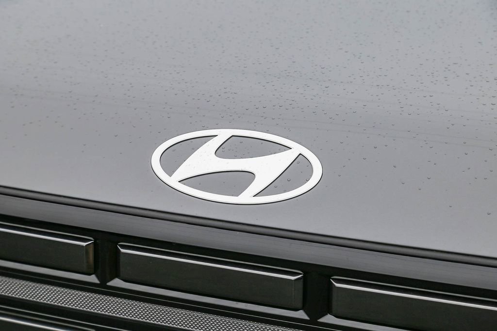 Certified 2026 Hyundai Santa Fe Limited AWD/4WD image 6
