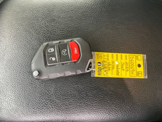 Used 2024 Jeep Gladiator Sport image 25