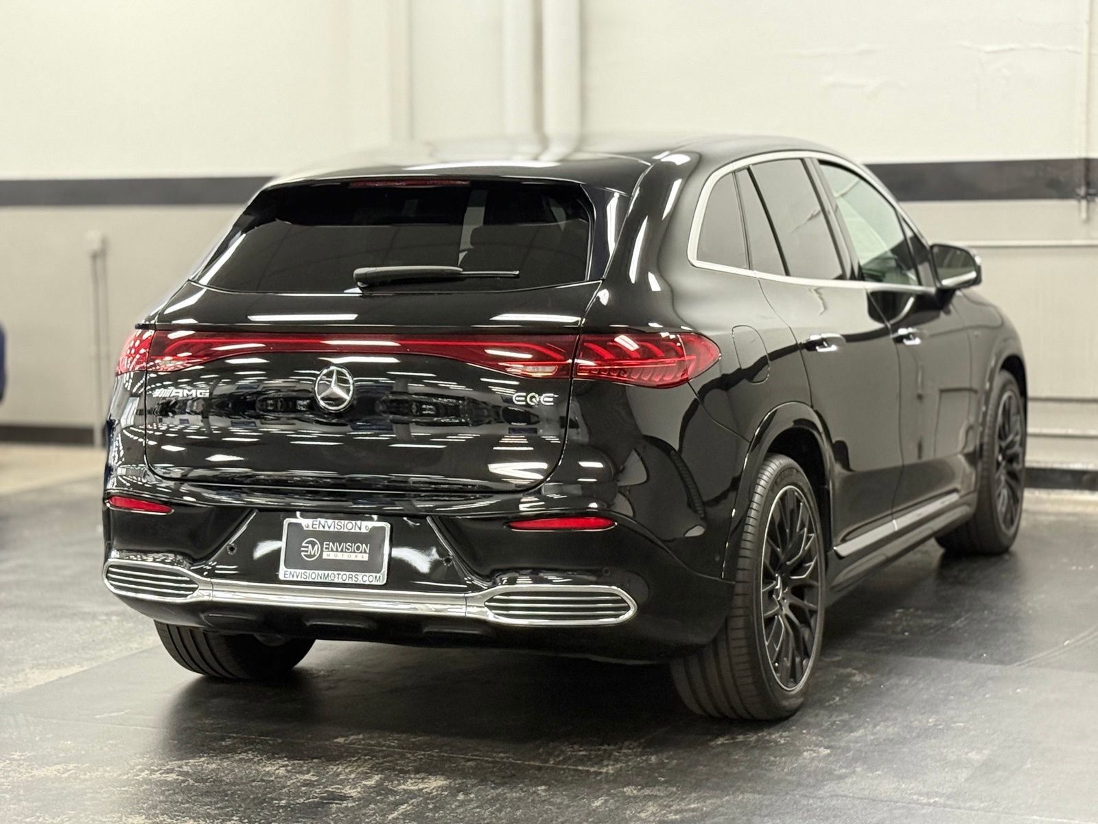 Used 2024 Mercedes-Benz EQE AMG 4MATIC SUV image 11