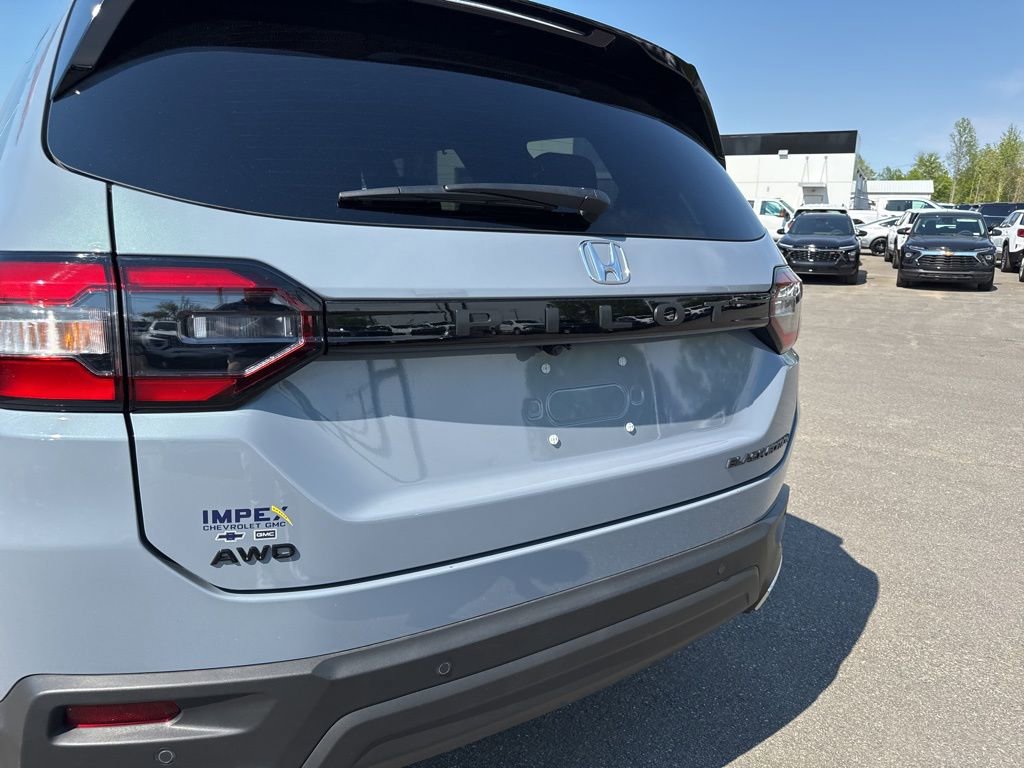 Used 2025 Honda Pilot Black Edition image 33