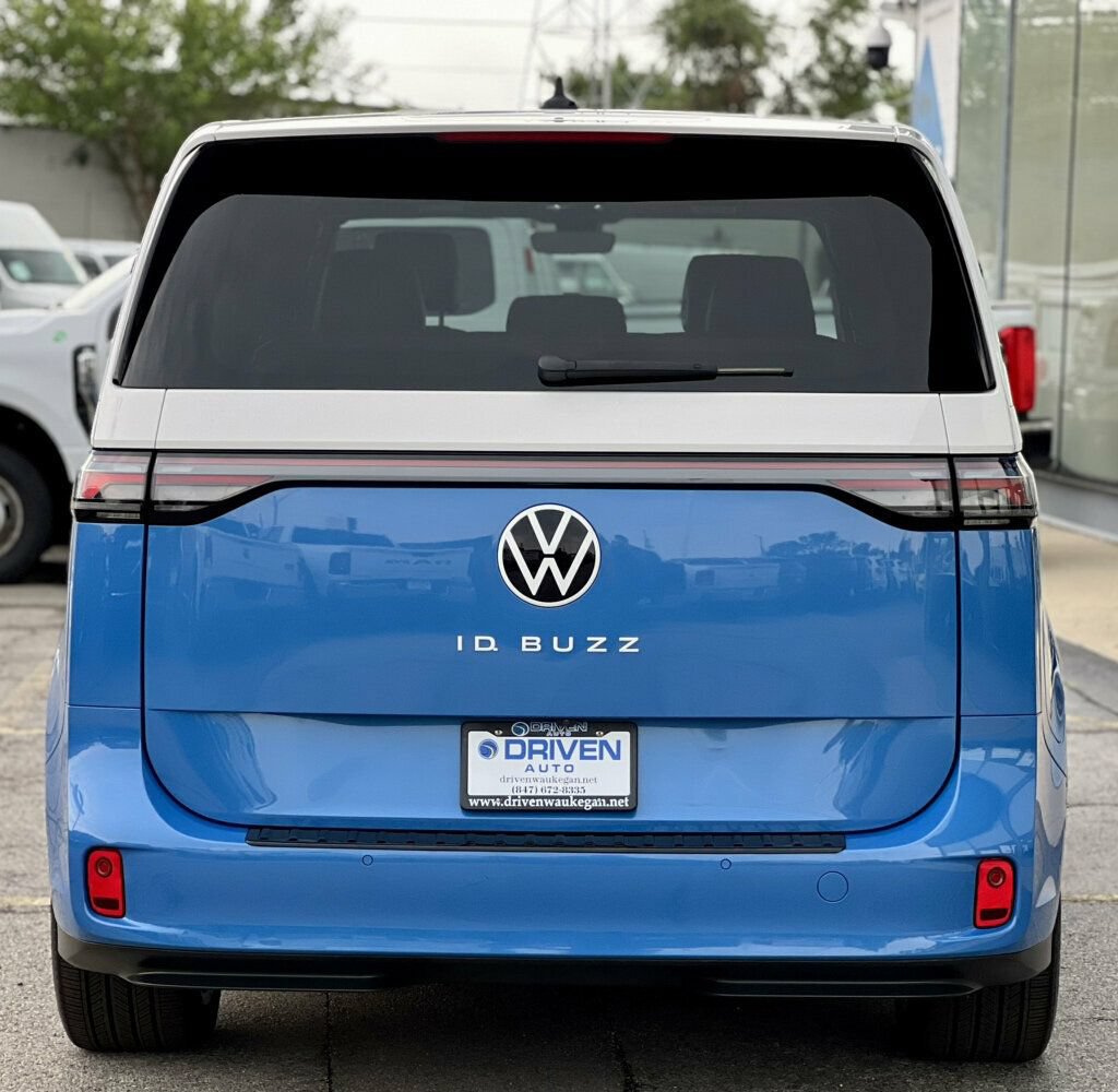 Used 2025 Volkswagen ID. Buzz Pro S RWD image 39