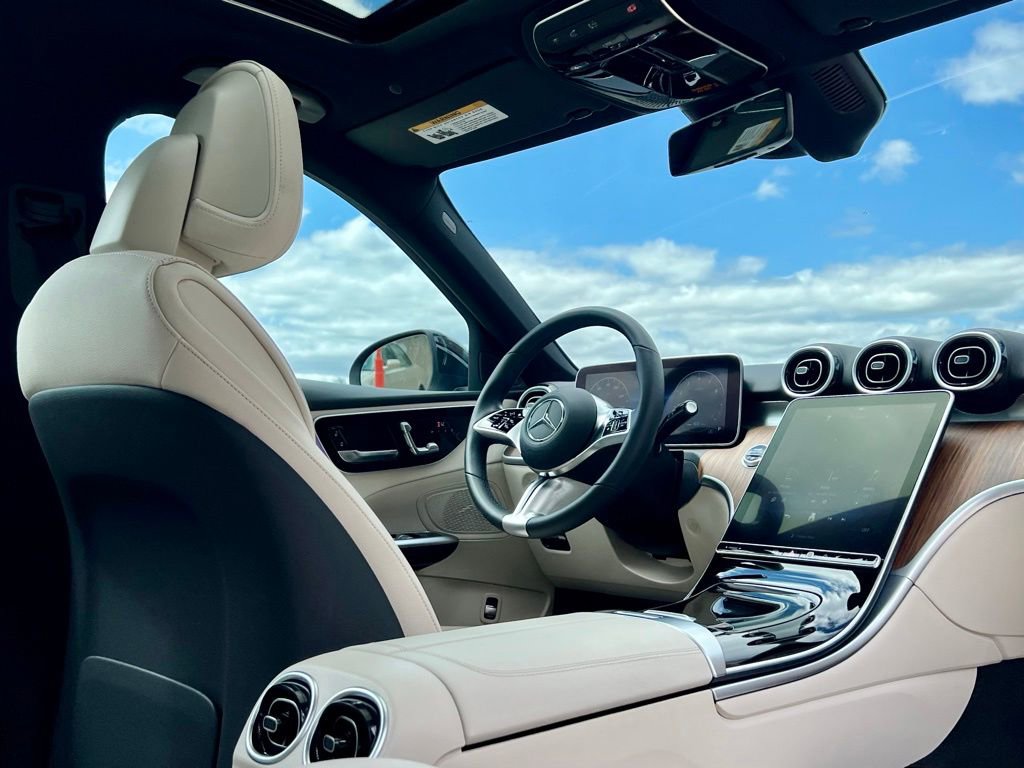 Certified 2022 Mercedes-Benz C 300 4MATIC Sedan image 11