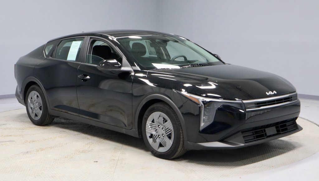Used 2025 Kia K4 LX image 1