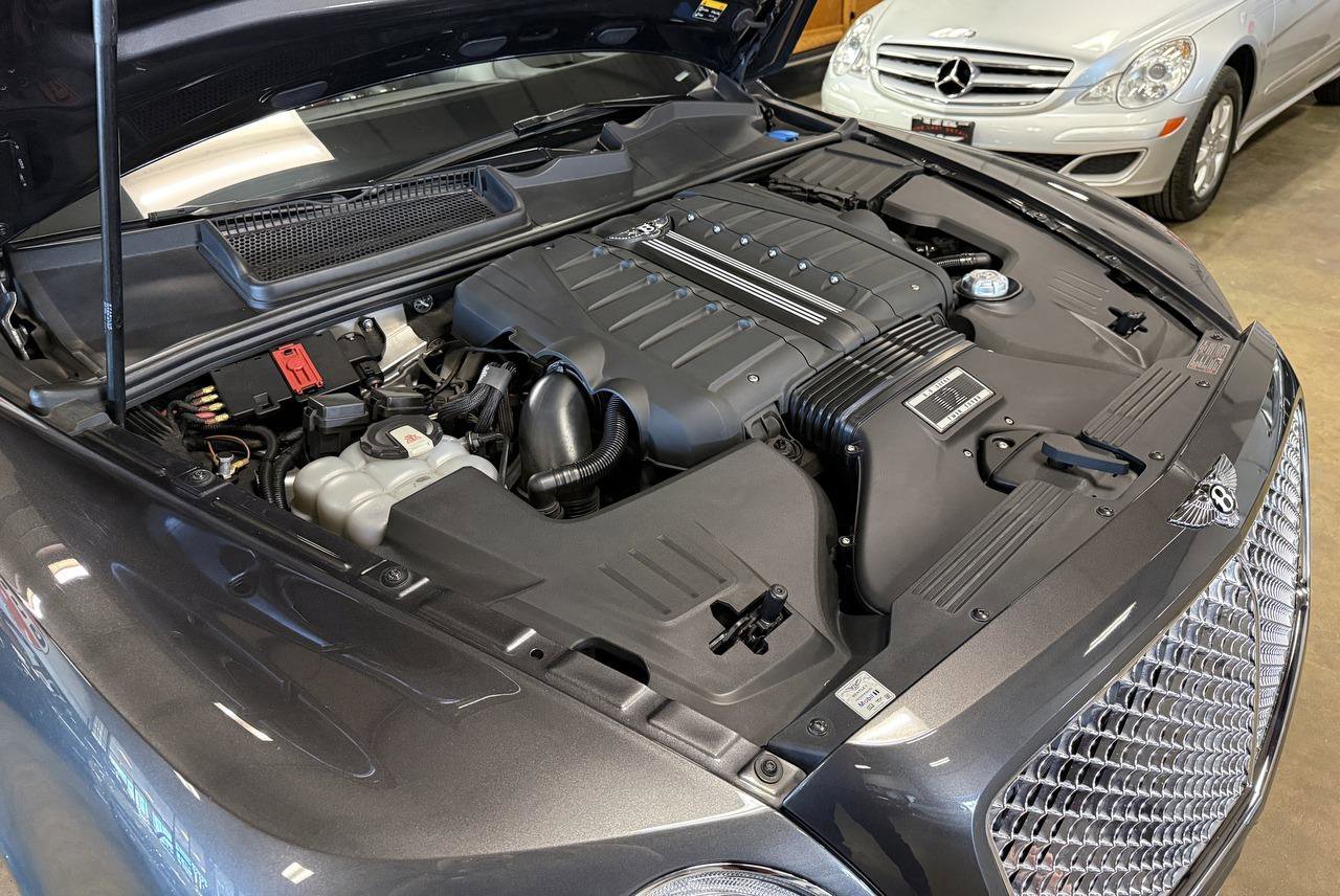 Used 2018 Bentley Bentayga image 49