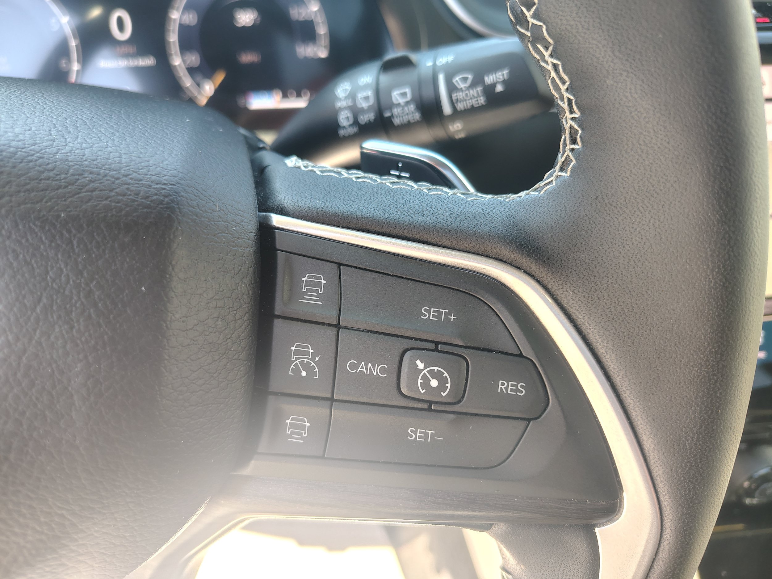 Certified 2024 Jeep Grand Cherokee Limited w/ Luxury Tech Group II AWD/4WD image 34