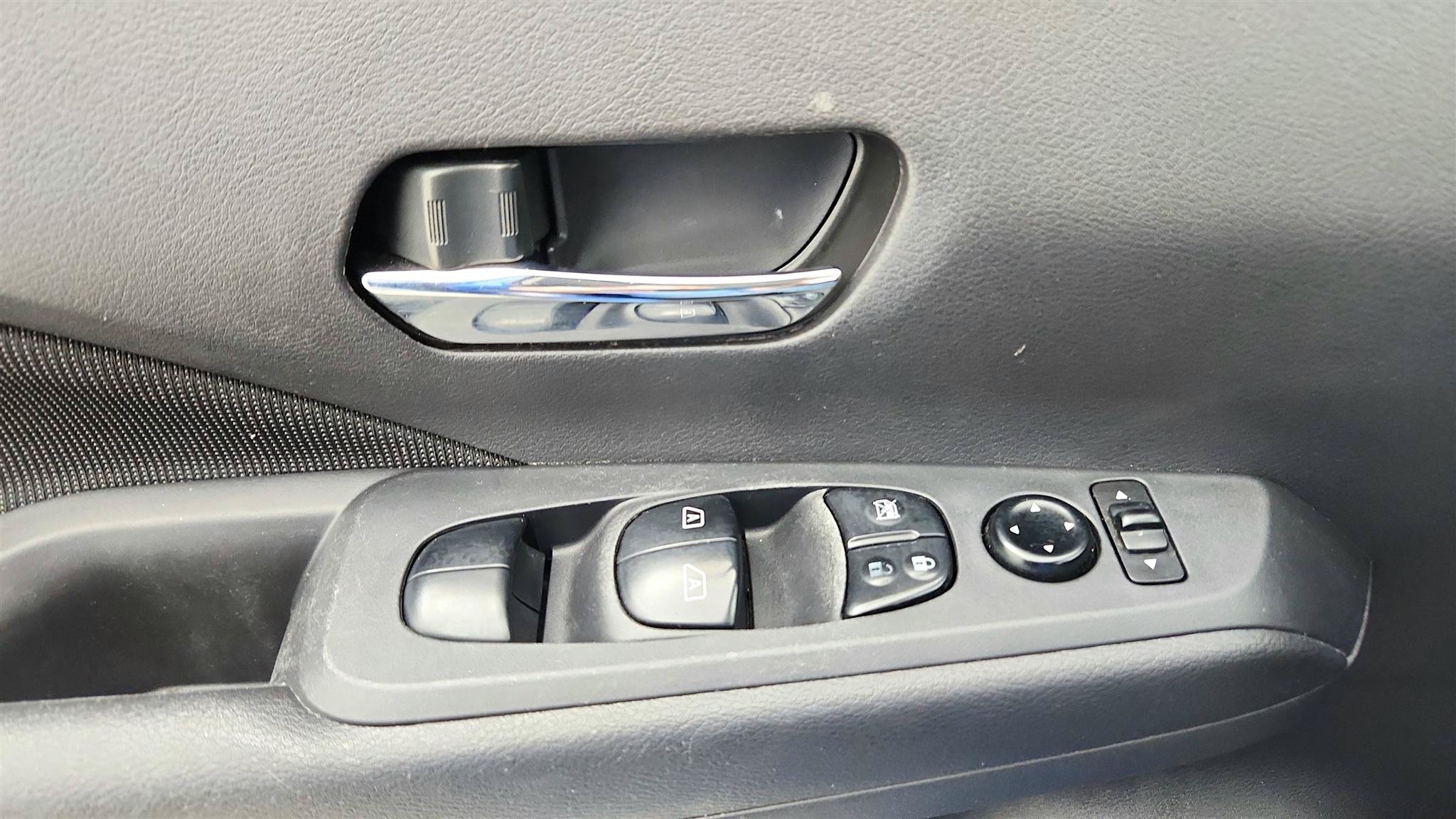 Used 2024 Nissan Kicks SV FWD image 21