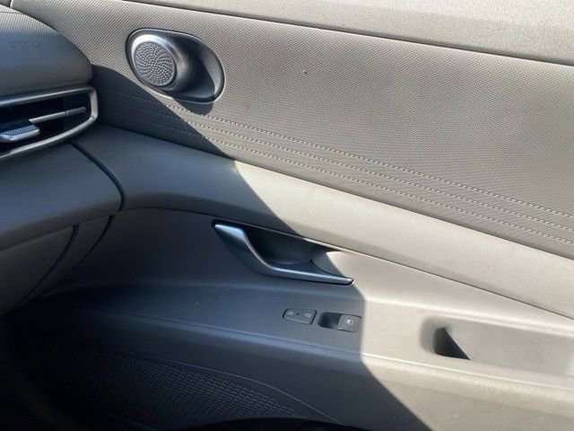 Used 2022 Hyundai Elantra SE w/ Cargo Package FWD image 21