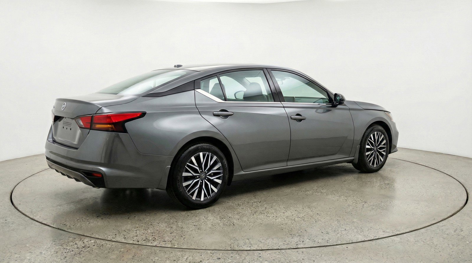 Used 2025 Nissan Altima 2.5 SV image 9