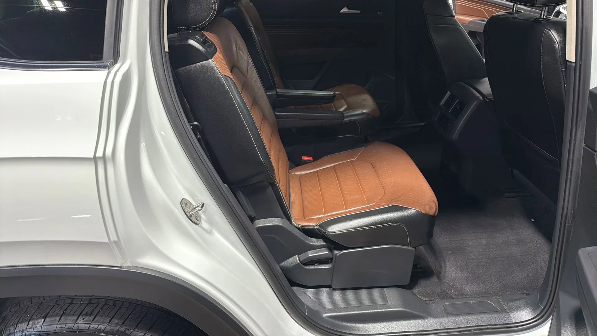 Used 2021 Volkswagen Atlas SEL Premium image 15