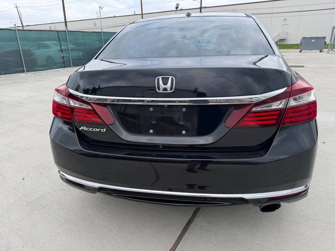Used 2017 Honda Accord EX image 5