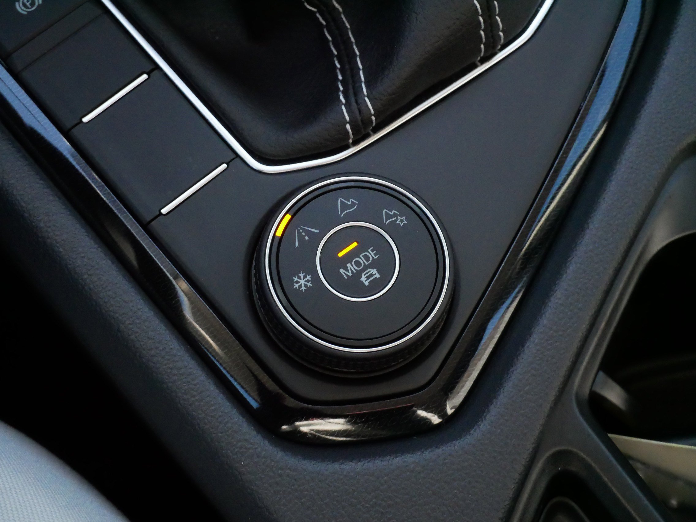 Certified 2025 Volkswagen Taos S image 28