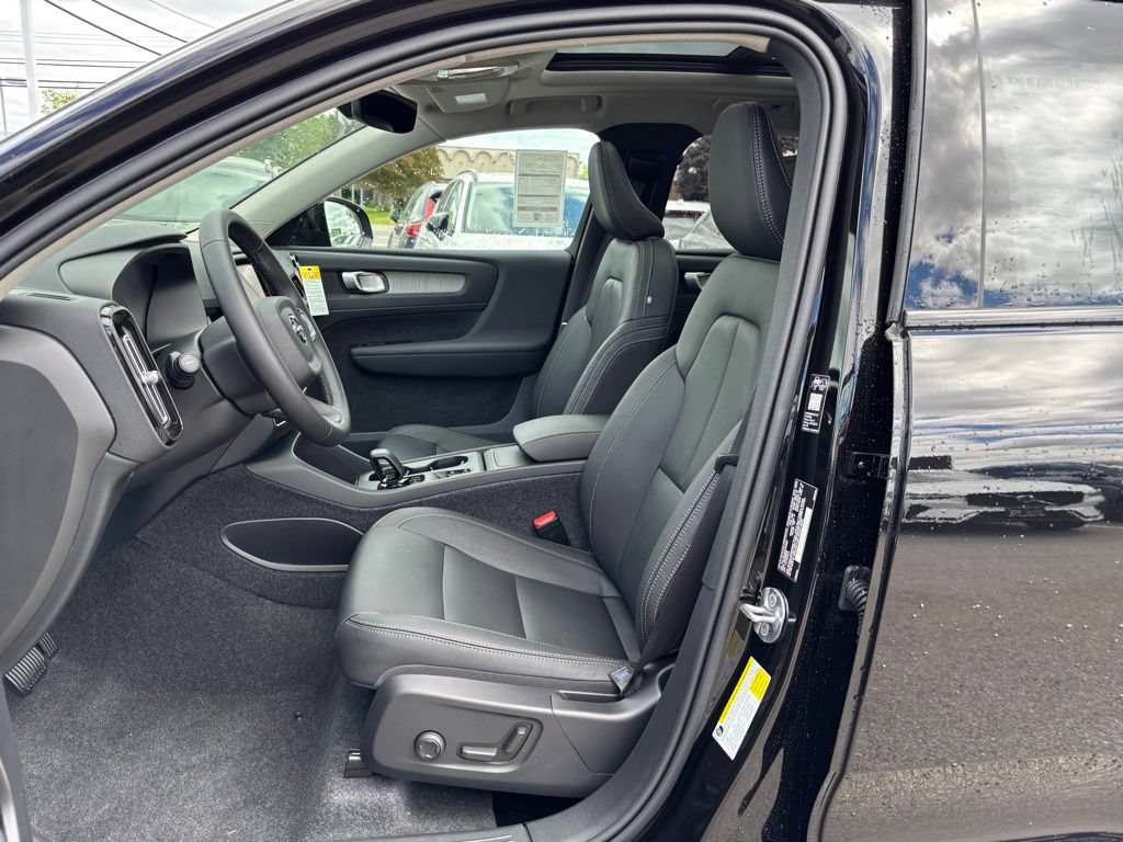 New 2026 Volvo XC40 B5 Core w/ Protection Package Premier AWD/4WD image 15
