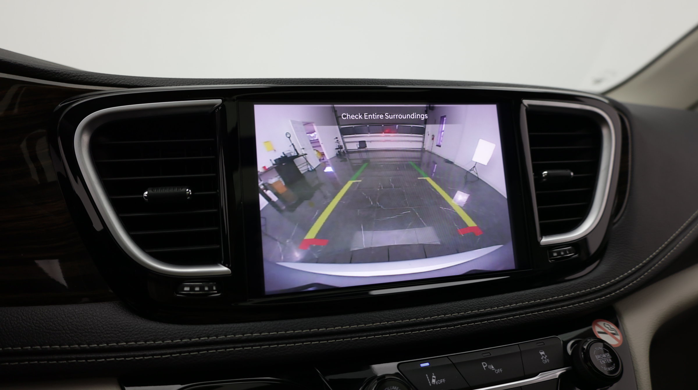 Used 2023 Chrysler Pacifica Limited FWD image 23