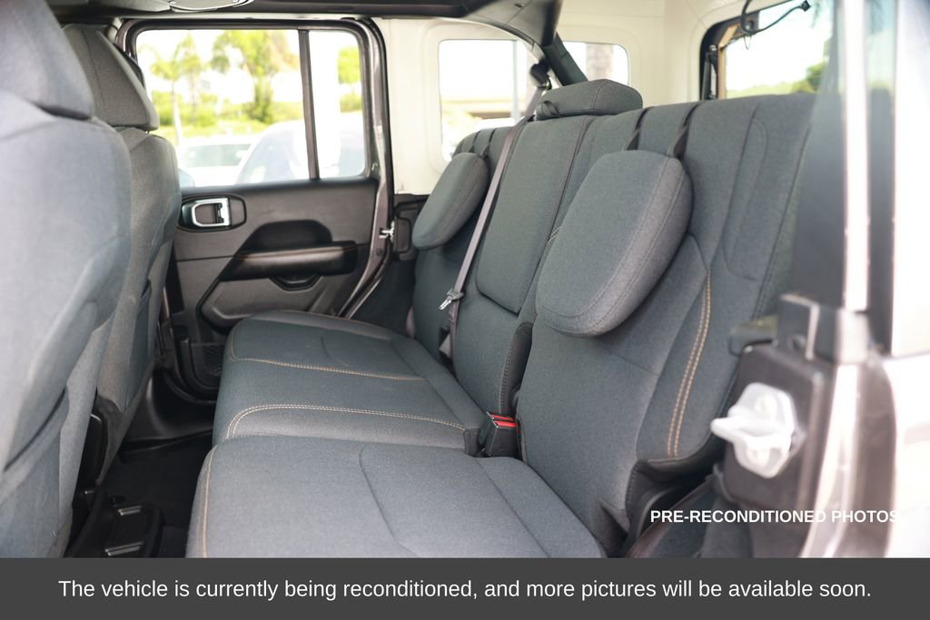 Used 2025 Jeep Wrangler Unlimited Sahara w/ Safety Group image 34